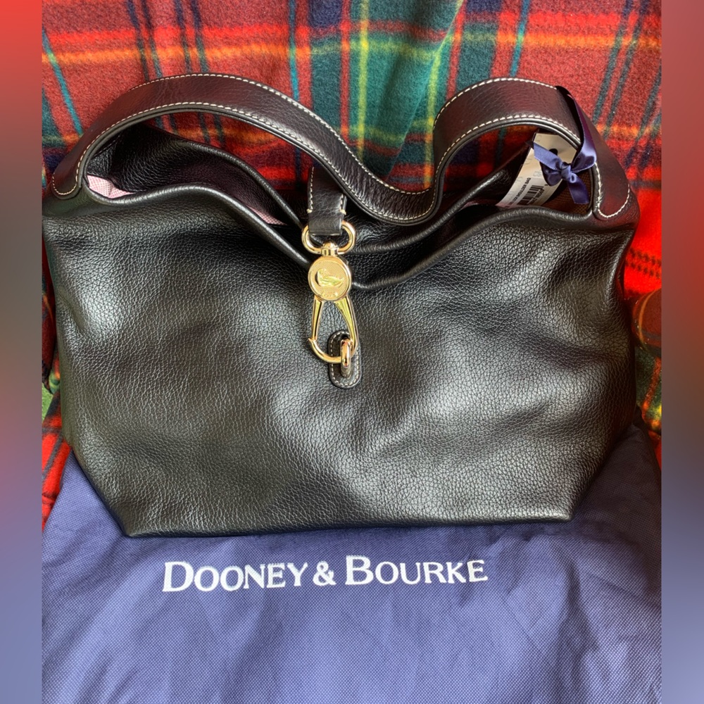 Brand new with tags - Dooney & Bourke Logo small lock sac - black